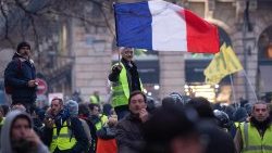yellow-vests-protest-in-bordeaux-1547333627617.jpg