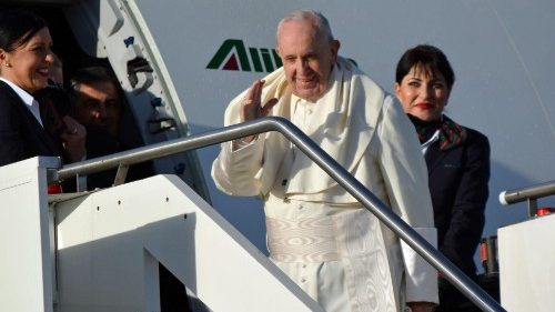 Pápež František letí ponad Atlantik do Panamy na Svetové dni mládeže