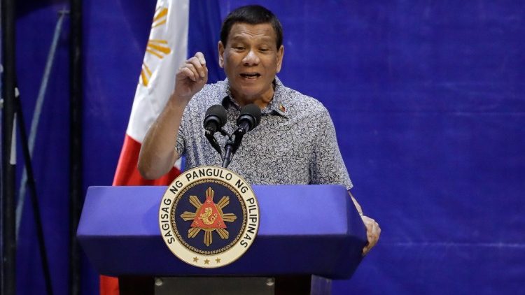 Rodrigo Duterte hält eine Ansprache