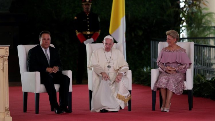 Папа падчас візіту ў Прэзідэнцкі палац у Панаме