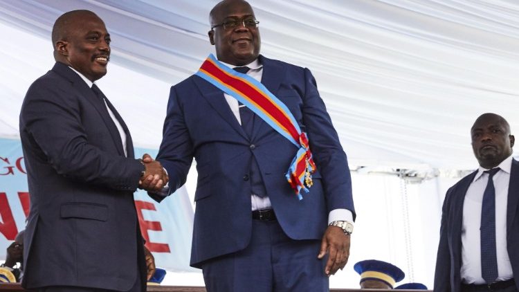 Der erste friedliche - wenn auch umstrittene - Machtwechsel im Kongo seit 1960: Felix Tshisekedi (Mitte) ist der neue Präsident.