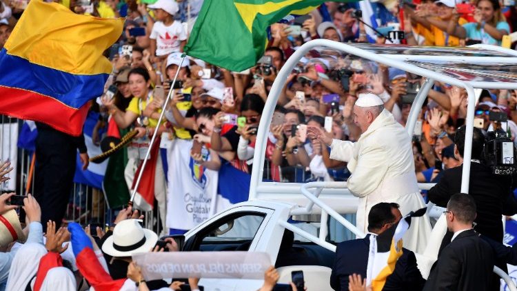  Papa: në lëvizje, ndërmjet  turmës