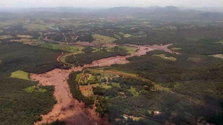 Crollo di una diga in Brasile