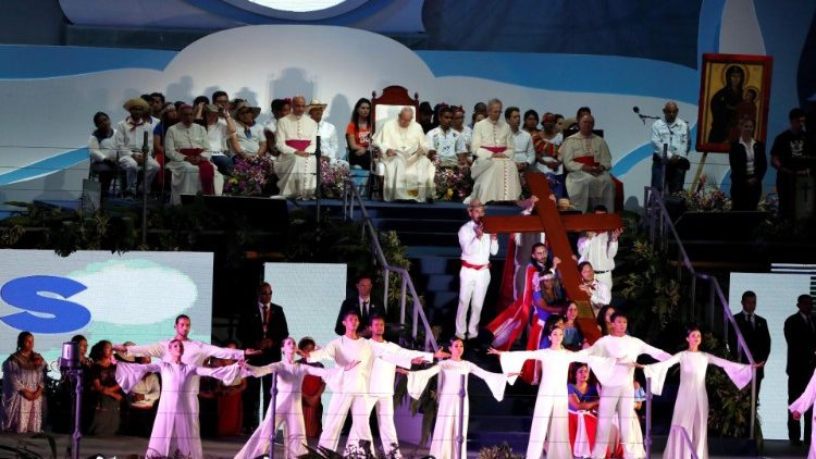 Papež med križevim potom z mladimi v Panami
