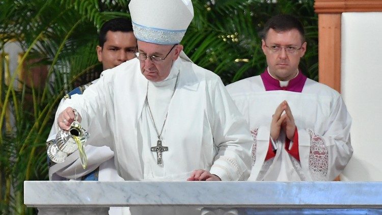 Pope francis consecrated the Altar of the minor basilica of Our Lady of Antigua