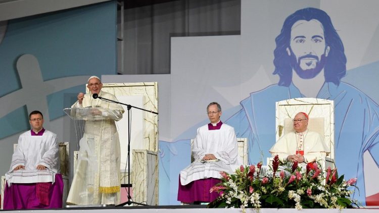 The prayer vigil in Panama and the young Christ on the dias