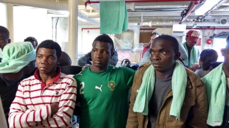 inige Migranten an Bord der Sea Watch