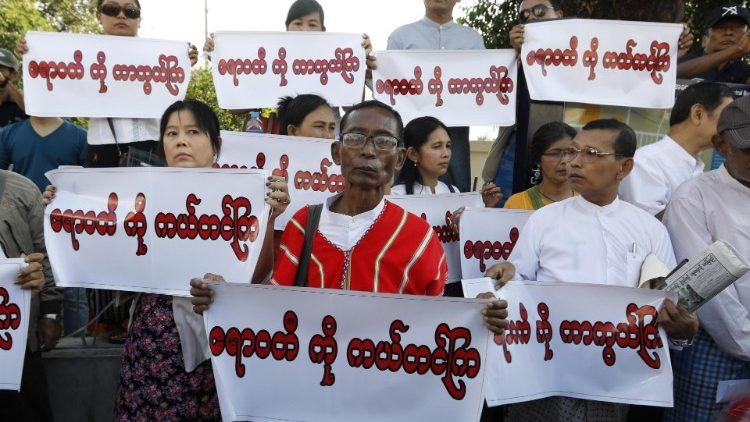 MYANMAR PROTESTA CONTRA PRESA  MYITSONE