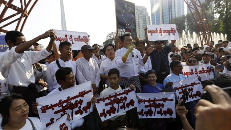 Le 27 janvier 2019, des Birmans s'opposent au projet de la digue chinoise Myitsone