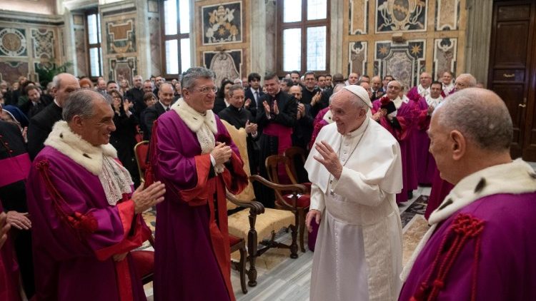 Påven under dagens audiens med Rota Romana