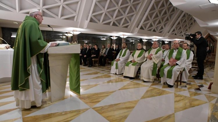 Papa Francisko awataka waamini kudumu katika imani, matumaini na mapendo wakati wa giza na vishawishi katika maisha.