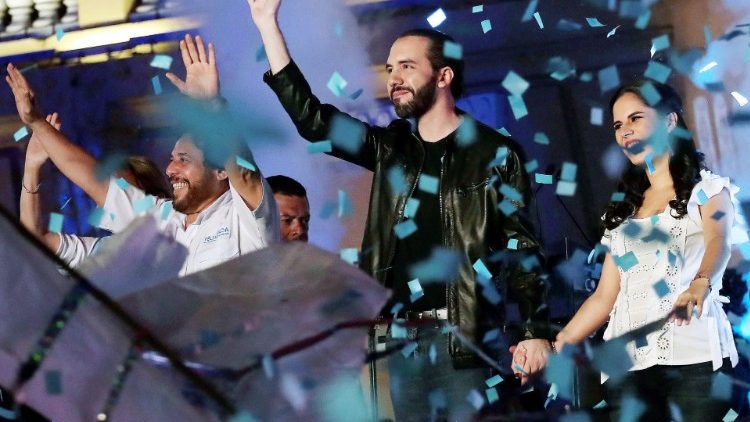 Nayib Bukele et son pouse lors de l'annonce de sa victoire  l'lection prsidentielle.