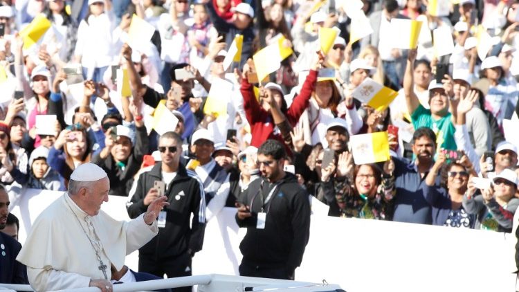 Ferenc pápa a hívek körében Abu Dhabi-ban