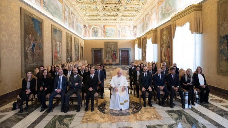 프란치스코 교황과 이탈리아 판사협회 대표단