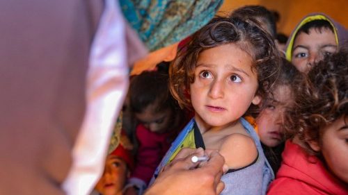 UNICEF: miles de niños sirios vacunados en el mayor convoy humanitario 