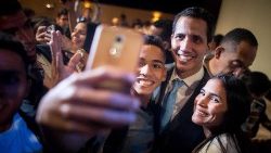 guaido-participates-in-an-event-with-students-1549927782037.jpg