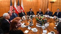 middle-east-conference-in-warsaw-1550168390245.jpg