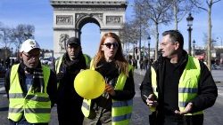 yellow-vests-protest-in-paris-1550410429565.jpg