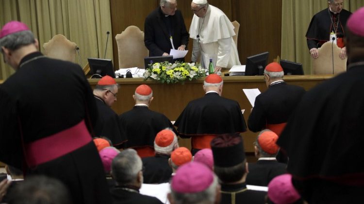 Påven Franciskus leder mötet i Vatikanen om Skyddet av minderåriga i Kyrkan