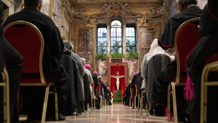 Moment de prière lors de la rencontre des présidents des conférences épiscopales sur les abus sexuels, le 23 février 2019 au Vatican.