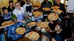 pizza--sorbillo-ospita-migranti-pizzaioli-di--1551190501424.jpg