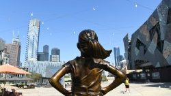 replica-of-new-york-s-famous--fearless-girl---1551335398917.jpg