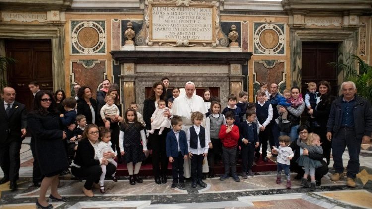 Папа Франциск на встрече с делегатами Общества Святого Петра