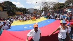 venezuelans-are-gathering-in-several-cities-t-1551714938616.jpg