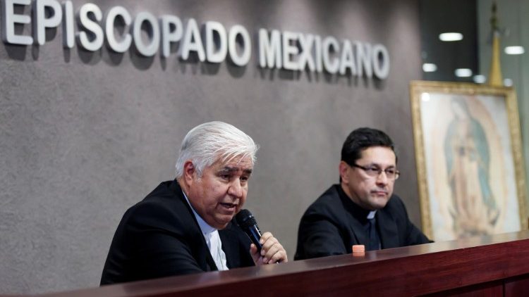 O presidente e o secretário geral da Conferência Episcopal do México, dom Rogelio López e dom Alfonso Guardiola