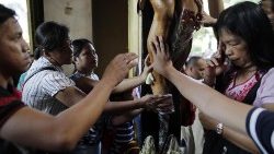 filipinos-observe-ash-wednesday-1551855935531.jpg