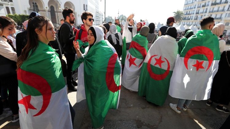 algerians-protest-against-bouteflika-1552391454238.jpg