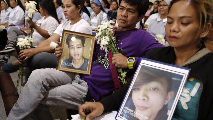 Tötungen im Zuge Dutertes Anti-Drogen-Kampagne: Angehörige gedenken der Opfer