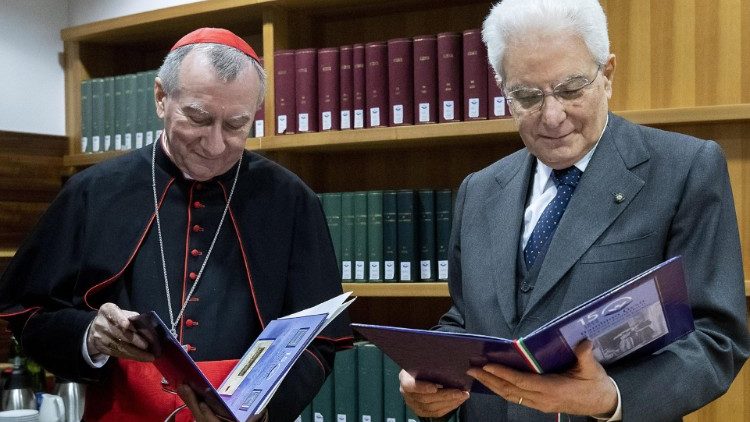 Kardinal Parolin (links) und Italiens Präsident Sergio Mattarella