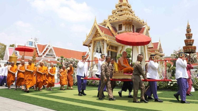Bei der Kremation des verstorbenen Königs in Thailand