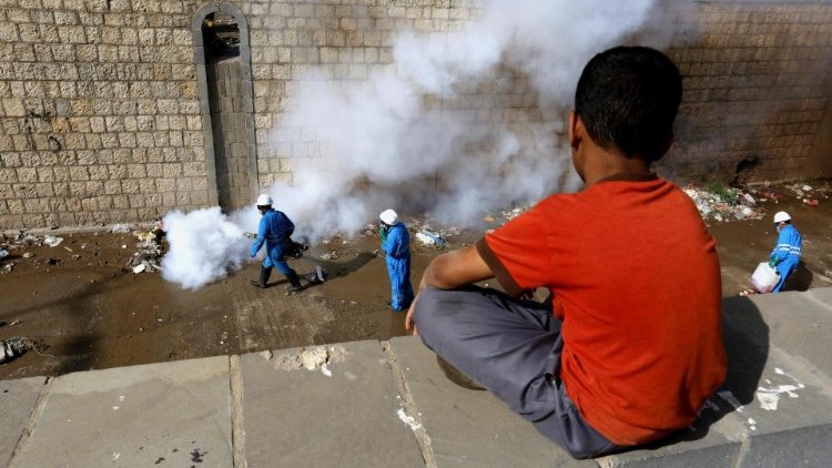 Provođenje mjera dezinfekcije u glavnom gradu Jemena