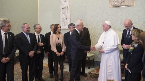 Papež italijanskim pediatrom: Prizadevati si za enakost pri zdravstveni oskrbi