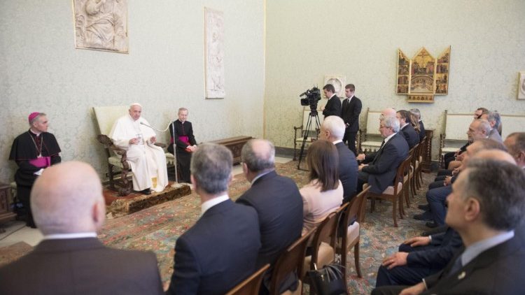 프란치스코 교황과 이탈리아 소아과 의사 만남 