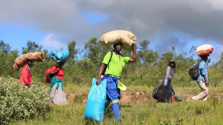 Разселени жители на Замбия, заради циклона Идай