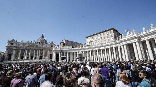 Pope at Angelus: ‘don’t take advantage of God’s patience’