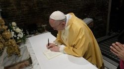 pope-francis-visits-loreto-1553513631090.jpg