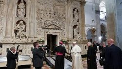 pope-francis-visits-loreto-1553513932425.jpg