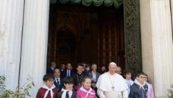 pope-francis-visits-loreto-1553515132942.jpg