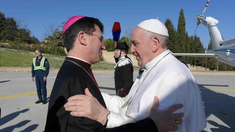 Papa Francesco e monsignor Dal Cin nel marzo 2019 a Loreto 