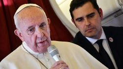 pope-francis-back-from-morocco-1554061728382.jpg