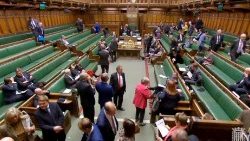 british-members-of-parliament-voting-on-furth-1554145728688.jpg