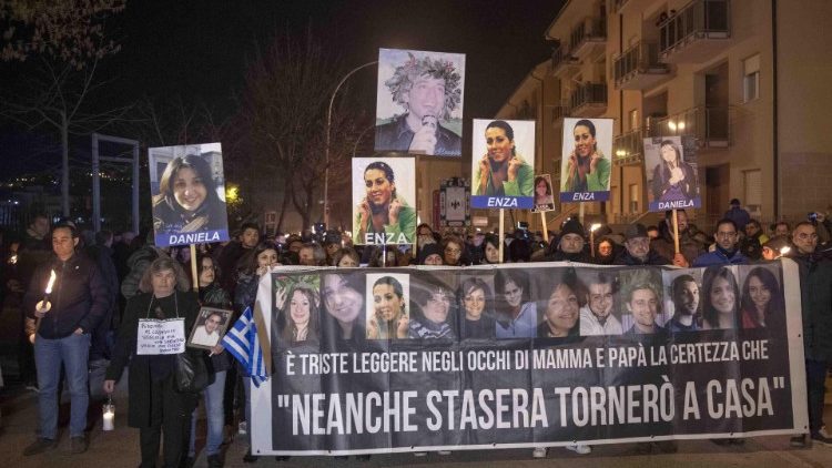 Procesión en la ciudad italiana de L'Aquila en recuerdo de las víctimas a diez años del terremoto