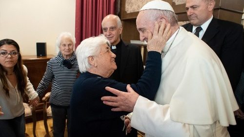 ?ímský biskup nav?tívil domov pro osoby s Alzheimerovou nemocí