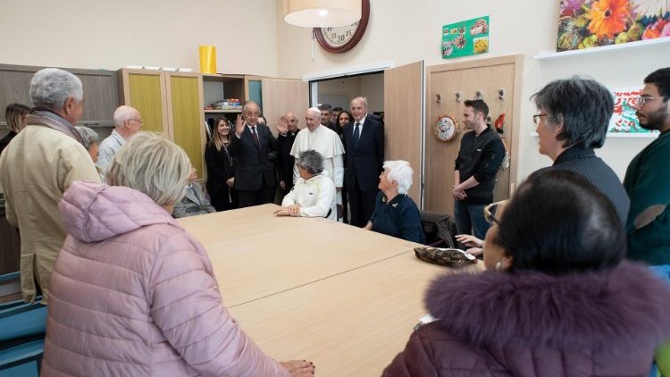 البابا فرنسيس يزور أشخاصا مصابين بمرض الزهايمر 12 نيسان 2019