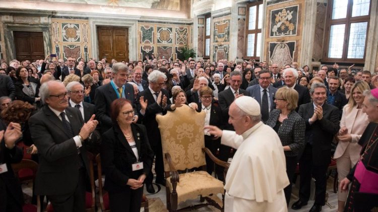 Папа Франциск на встрече с волонтёрами итальянской Ассоциации доноров