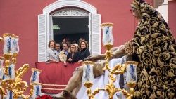 aznar-attends-holy-wednesday-procession-in-se-1555574357657.jpg